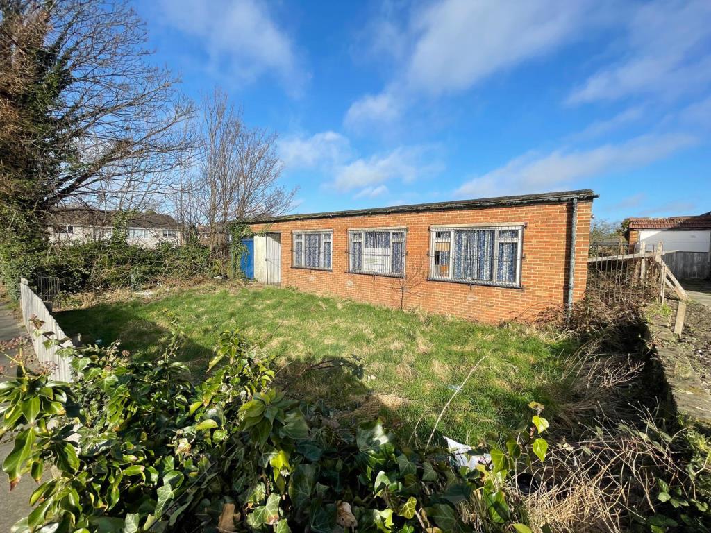 Lot: 80 - FREEHOLD SCOUT HUT WITH DEVELOPMENT POTENTIAL - 